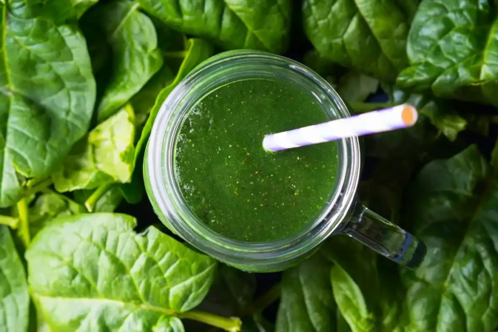 Refreshing green smoothie made with fresh spinach leaves, perfect for a healthy and energizing drink.